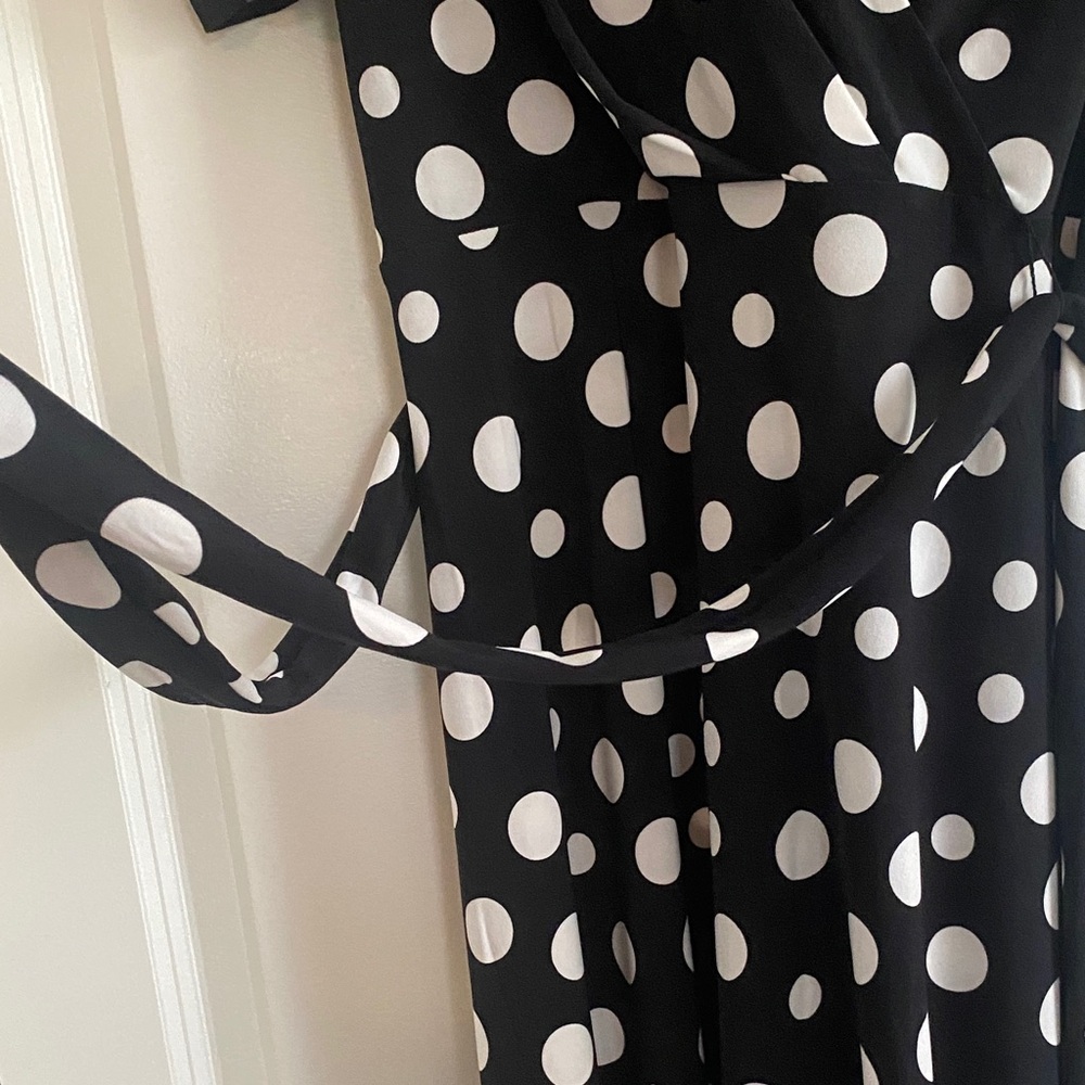 Tommy Hilfiger Black and White Polka Dot Midi Wrap Dress

PTP 17-21

Length 42” - Picture 8 of 9